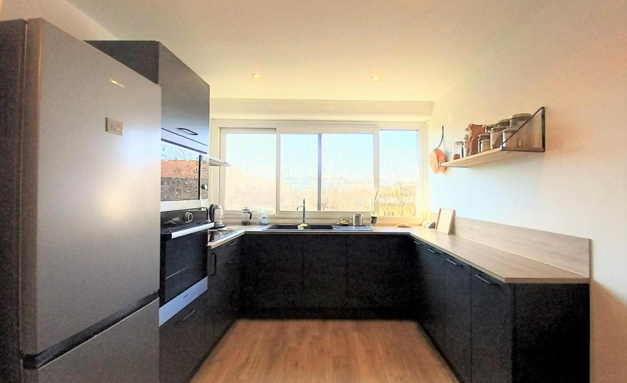 Magnifique Cocon - Metro A Republique - 2 Belles Chambres Avec Dressings - Wifi Gratuit - Netflix - Au Calme Absolu - Lumineux - Jardin Arbore Partage Dans La Residence Villeurbanne Dış mekan fotoğraf
